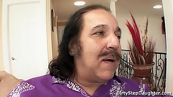 Pertemuan Beruntung Ron Jeremy Dengan Seorang Gadis Muda Bermata Coklat Yang