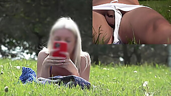 Video Fetish Kaki Candid Tentang Zakar Kecil Yang Berkedip Di Taman