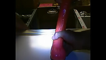 Prova Un Piacere Intenso Con Un Dildo Deepthroat