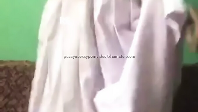 Sinhala-Speaking College Girl'S Intimate Dorm Room Video