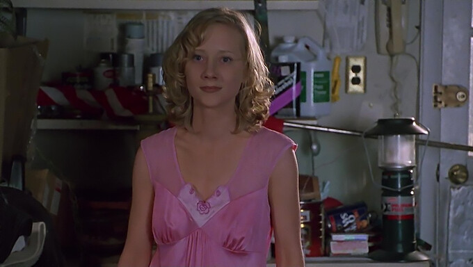 หน้าอกใหญ่และหน้าอกใหญ่: Anne Heche ในการกระทํา