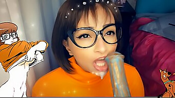 Velma Y El Monstruo: Una Aventura De Mamada - Los Labios Calientes De Velma En Un Creampie