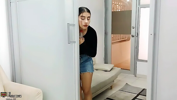 Nikmati Blowjob Yang Menyenangkan Dengan Saudara Tiri Dalam Video Hd Ini.