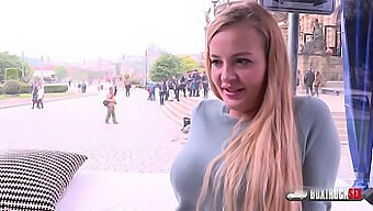 Blondínka Candy Alexa Zažíva Svoj Prvý Verejný Sex So Šťastným Chlapom